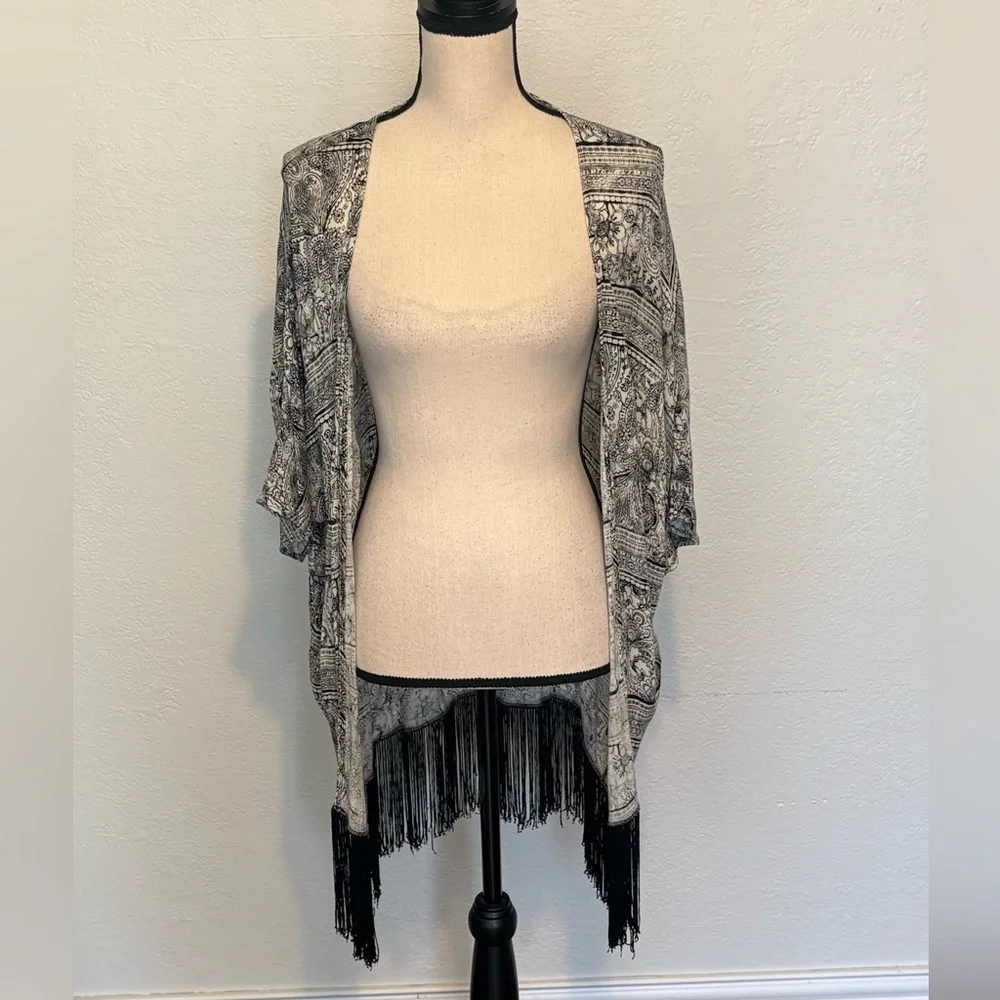 California Gypsy Black & White Print Kimono with Fringe (One Size)